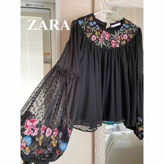 ザラ(ZARA)のZARA 刺繍　黒トップス　ボリューム袖　リゾート(シャツ/ブラウス(長袖/七分))