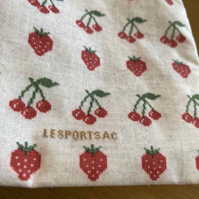 LeSportsac(レスポートサック)のLeSportsac フラットポーチ　イチゴ　チェリー レディースのファッション小物(ポーチ)の商品写真