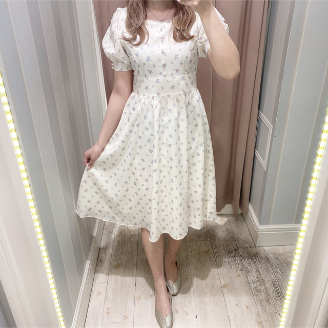 Evelyn エブリン 花柄ワンピース