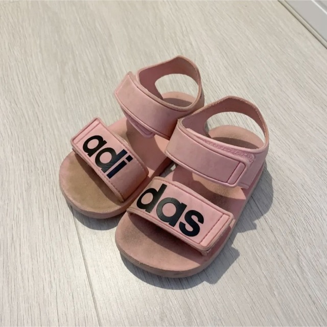 adidas(アディダス)のアディダス　キッズサンダル キッズ/ベビー/マタニティのキッズ靴/シューズ(15cm~)(サンダル)の商品写真