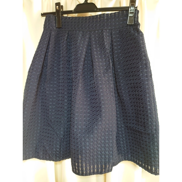 ♡美品♡ネイビーチェックフレアひざ丈スカート レディースのスカート(ひざ丈スカート)の商品写真