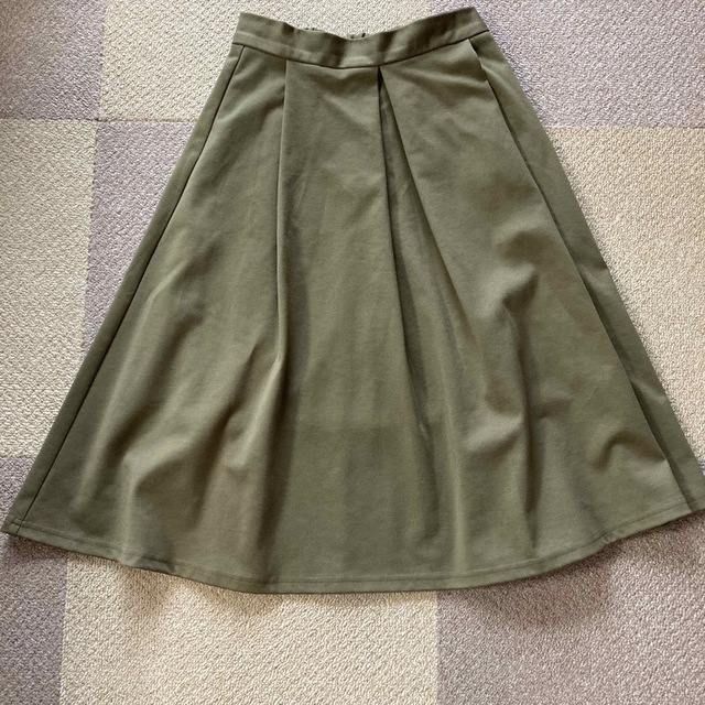 GU(ジーユー)のGUスカート カーキM レディースのスカート(ひざ丈スカート)の商品写真