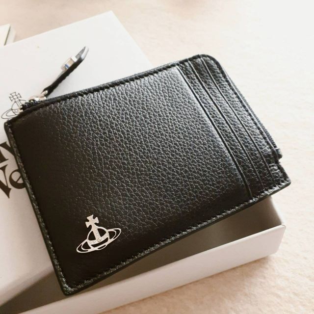 新品【Vivienne Westwood】コンパクト折財布 カードケースのサムネイル