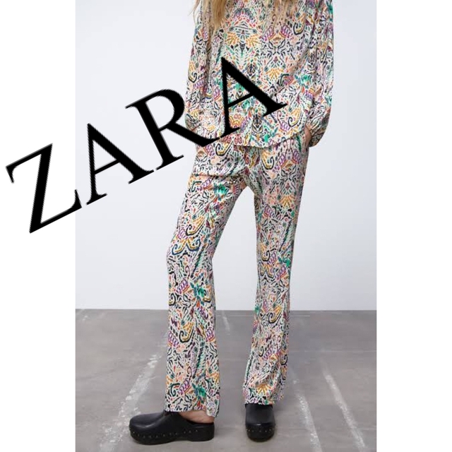 ZARA(ザラ)の美品　ZARA ザラ　総柄　カジュアルパンツ　パンツ　人気　完売 レディースのパンツ(カジュアルパンツ)の商品写真