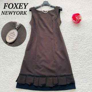 フォクシー(FOXEY)の【美品】FOXEY NEW YORK ワンピース　ロゴファスナー　裾フリル(ひざ丈ワンピース)