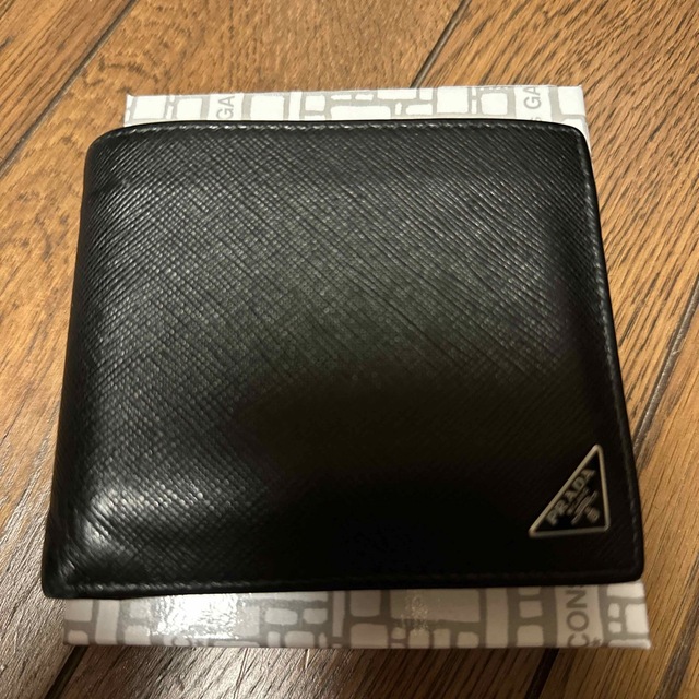 PRADA プラダ レザー 二つ折り財布 ブラックプラダ