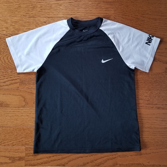 NIKE(ナイキ)のNIKE　Tシャツ 140cm キッズ/ベビー/マタニティのキッズ服男の子用(90cm~)(Tシャツ/カットソー)の商品写真