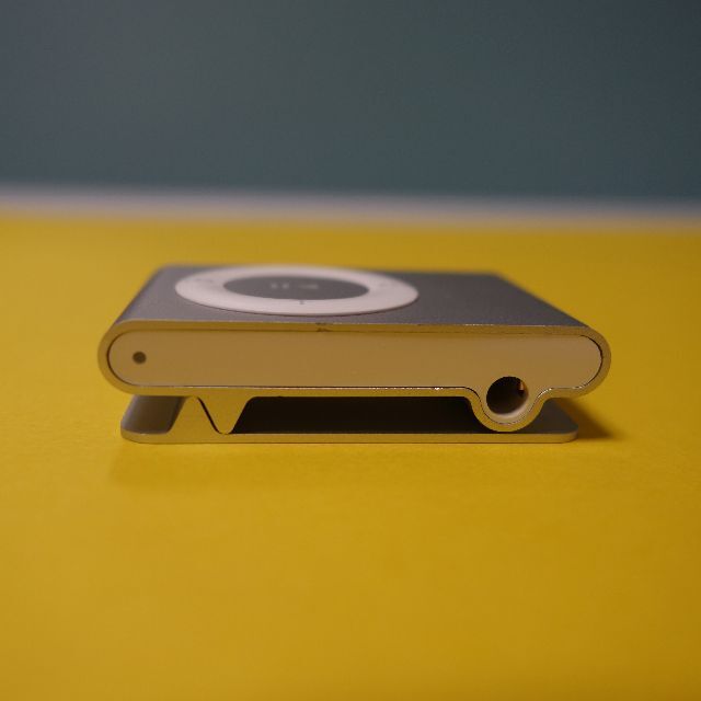 Apple(アップル)のiPod shuffle Ⅱ 1GB ＋ ポータブルスピーカー スマホ/家電/カメラのオーディオ機器(ポータブルプレーヤー)の商品写真