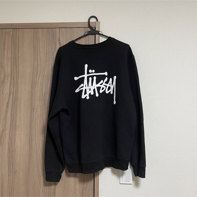 STUSSY(ステューシー)の【大人気デザイン】ステューシー☆バックプリントロゴ　スウェット定番カラー即売品 メンズのトップス(スウェット)の商品写真