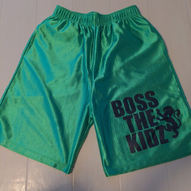 BOSS(ボス)のBOSS キッズハーフパンツ　グリーン　110cm キッズ/ベビー/マタニティのキッズ服男の子用(90cm~)(パンツ/スパッツ)の商品写真