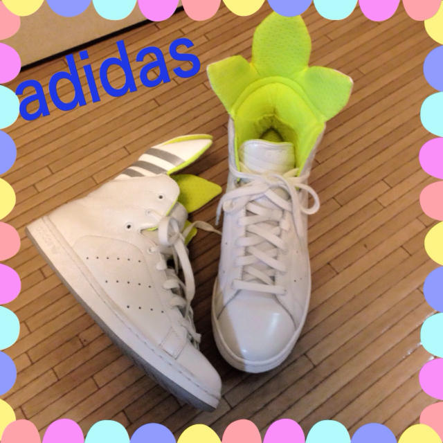 adidas(アディダス)の送料込★adidasハイカットスニーカー レディースの靴/シューズ(スニーカー)の商品写真