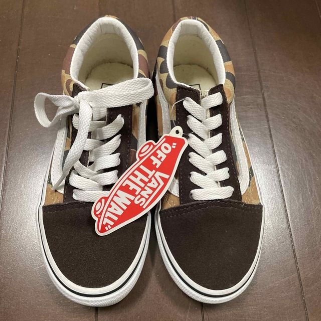 VANS VAULT(バンズボルト)の新品未使用　VANS 迷彩　キッズ18 キッズ/ベビー/マタニティのキッズ靴/シューズ(15cm~)(スニーカー)の商品写真