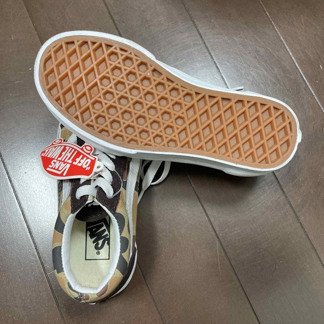 VANS VAULT(バンズボルト)の新品未使用　VANS 迷彩　キッズ18 キッズ/ベビー/マタニティのキッズ靴/シューズ(15cm~)(スニーカー)の商品写真