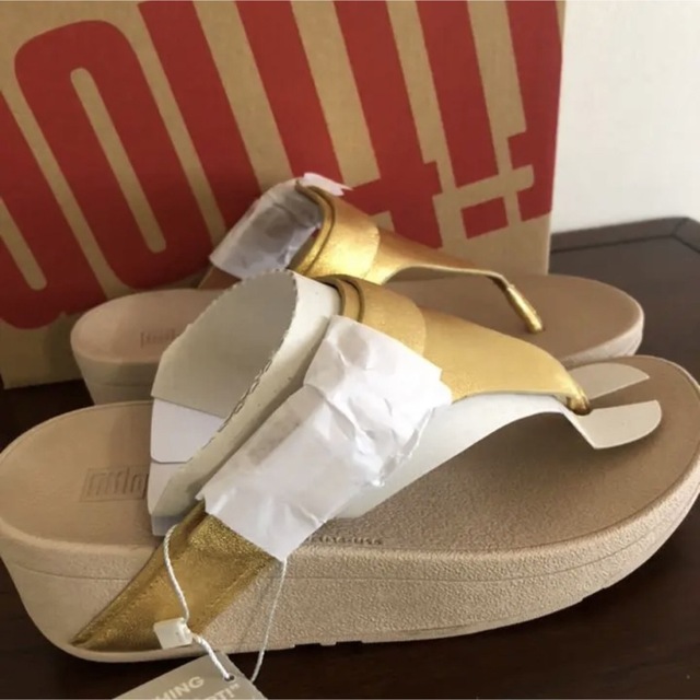 fitflop(フィットフロップ)の新品　fitflop サンダル  フィットフロップ　ゴールド レディースの靴/シューズ(サンダル)の商品写真