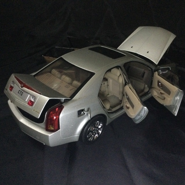 CADILLAC CTS (2006) 1/18 キャデラック 最善 www.gold-and-wood.com