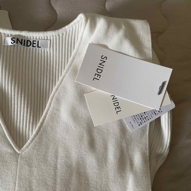 SNIDEL(スナイデル)のSNIDEL スクエアカラーニットプルオーバー レディースのトップス(カットソー(長袖/七分))の商品写真