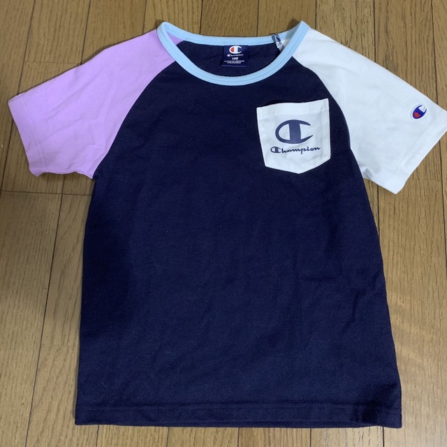 Champion(チャンピオン)のchampionキッズ Tシャツ （130　ネイビー） キッズ/ベビー/マタニティのキッズ服女の子用(90cm~)(Tシャツ/カットソー)の商品写真