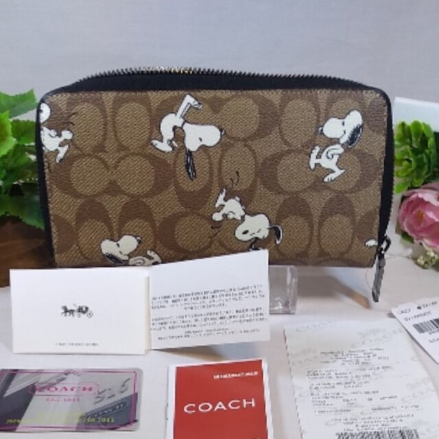 新品未使用 COACH バッグ コーチ コラボ カーキ　スヌーピー柄 ポーチ