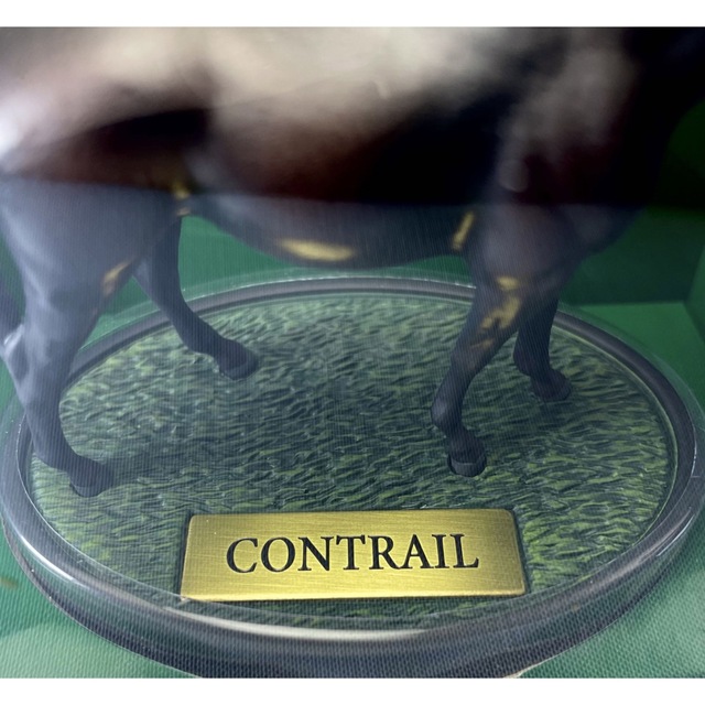 自宅でも競馬場でも必需品】コントレイル『フィギュア&オブジェ ... 自宅でも競馬場でも必需品】コントレイル『フィギュア&オブジェ ...