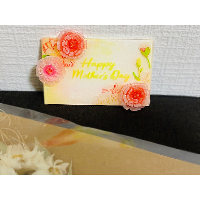 母の日✳︎プラ板✳︎ 【Happy mothers Day】イエロー ハンドメイドのインテリア/家具(インテリア雑貨)の商品写真