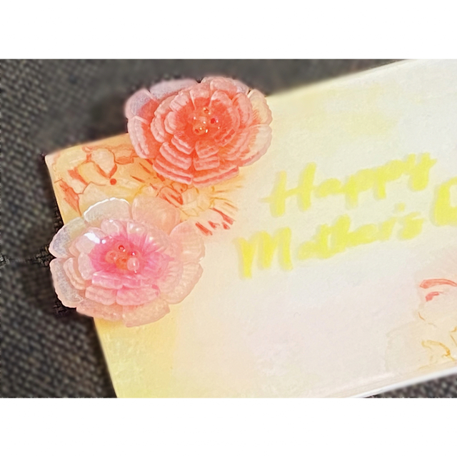 母の日✳︎プラ板✳︎ 【Happy mothers Day】イエロー ハンドメイドのインテリア/家具(インテリア雑貨)の商品写真