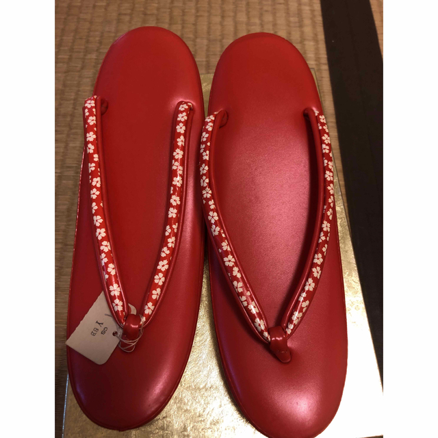 赤い草履　Japanese sandals  レディースの靴/シューズ(下駄/草履)の商品写真