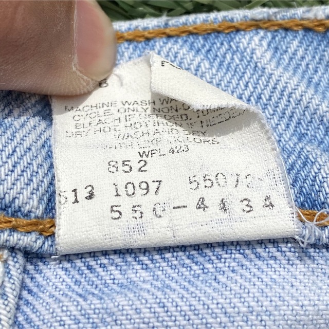 Levi's(リーバイス)のリーバイス 550 W34 L32 ライトブルーデニムジーンズUSA1997年製 メンズのパンツ(デニム/ジーンズ)の商品写真