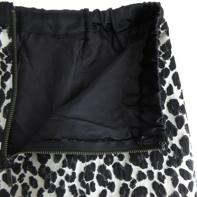 ANAYI(アナイ)のアナイ スカート 台形 ミニ バックファスナー 薄手 レオパード 36 白 黒 レディースのスカート(ミニスカート)の商品写真
