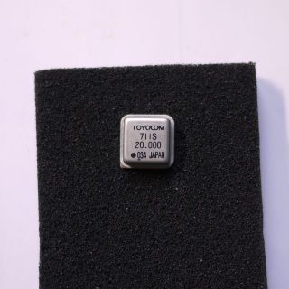 水晶発振器　ＴＯＹＯＣＯＭ　７１１Ｓ　２０．０００ＭＨｚ(その他)