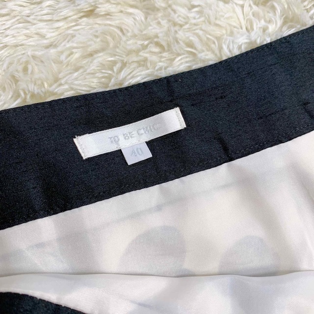 TO BE CHIC(トゥービーシック)のトゥービーシック シャンタン スカート フラワープリント 40 三陽商会 レディースのスカート(ひざ丈スカート)の商品写真
