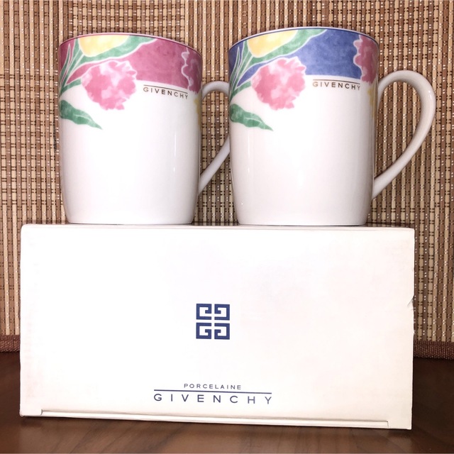 GIVENCHY(ジバンシィ)の【未使用】ジバンシー　マグカップ　ペア インテリア/住まい/日用品のキッチン/食器(グラス/カップ)の商品写真