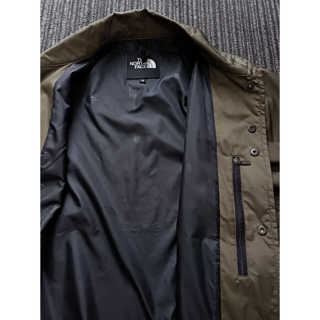 THE NORTH FACE コーチジャケット サイズM カーキ ほぼ未使用品! メンズのジャケット/アウター(ナイロンジャケット)の商品写真