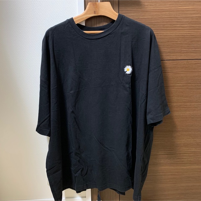 PEACEMINUSONE(ピースマイナスワン)のPEACEMINUSONE  デイジーエンブロイダリー刺繍Tシャツ メンズのトップス(Tシャツ/カットソー(七分/長袖))の商品写真