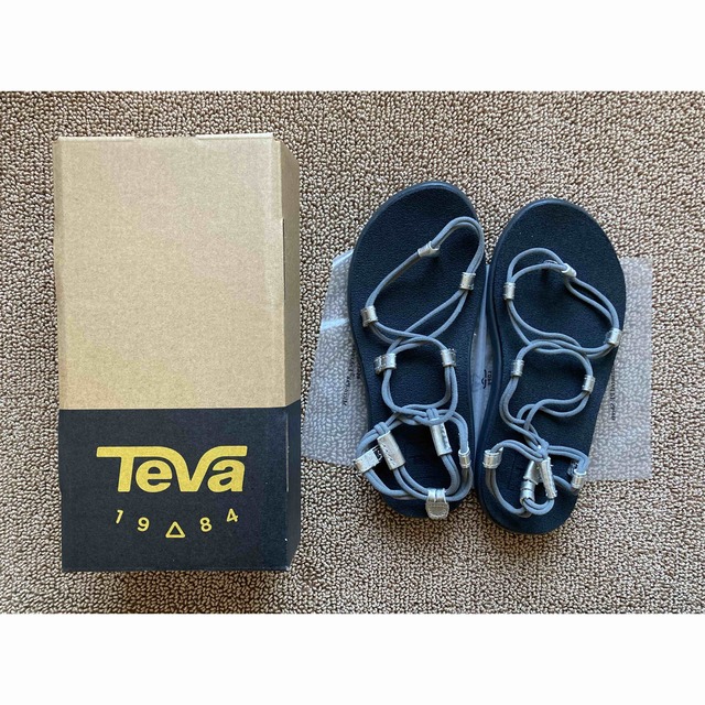 Teva(テバ)のTevaテバ ボヤインフィニティメタリックサンダル新品 レディースの靴/シューズ(サンダル)の商品写真