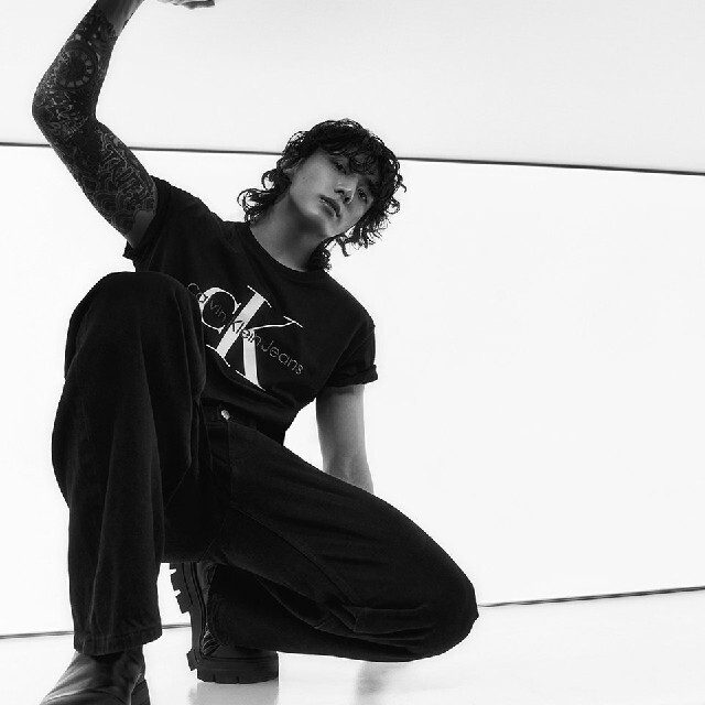 Calvin Klein(カルバンクライン)のCALVIN KLEINJEANS レディースのトップス(Tシャツ(半袖/袖なし))の商品写真