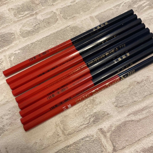 三菱鉛筆(ミツビシエンピツ)の三菱　赤青鉛筆　　朱、藍 エンタメ/ホビーのアート用品(鉛筆)の商品写真