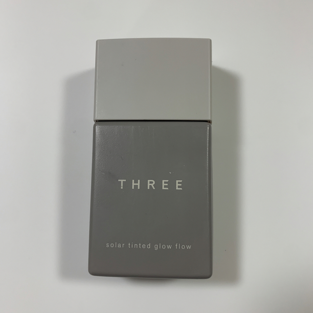 THREE(スリー)のTHREE ソーラーティンティドグローフロー02 コスメ/美容のベースメイク/化粧品(ファンデーション)の商品写真