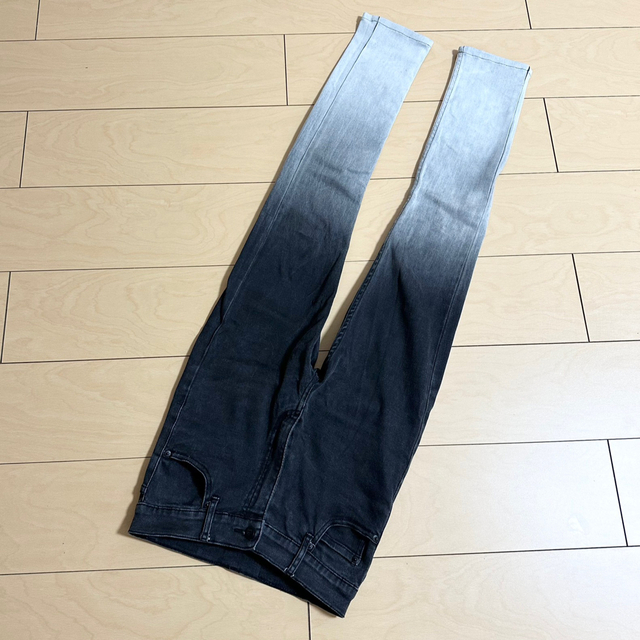 CHEAP MONDAY(チープマンデー)の【CHEAP MONDAYチープマンデー/グラデーションスキニーパンツ】 メンズのパンツ(デニム/ジーンズ)の商品写真