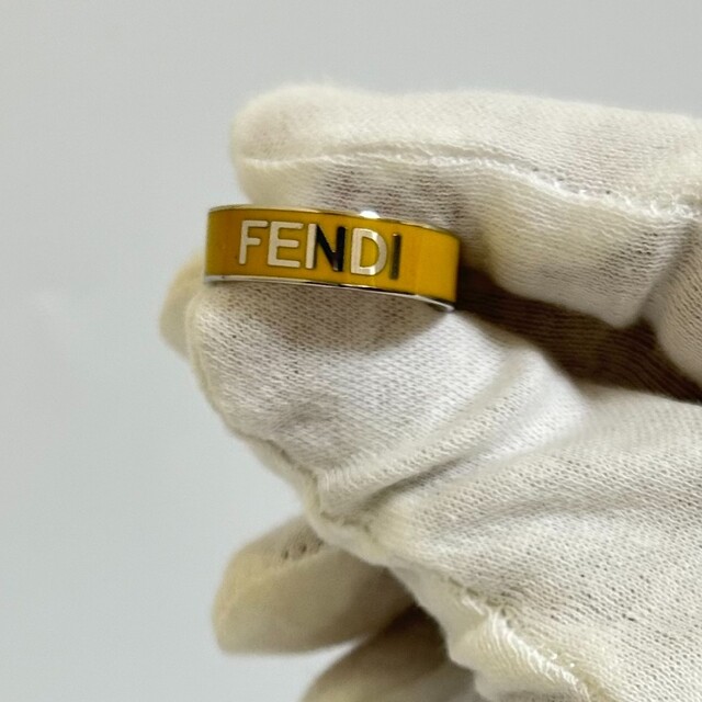 FENDI(フェンディ)のフェンディのロゴリング 金運アップのビタミンカラーの指輪 セレブスタイル好きに◎ レディースのアクセサリー(リング(指輪))の商品写真