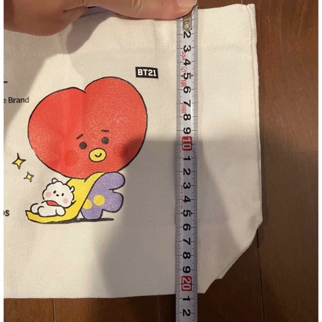 BT21(ビーティーイシビル)の【即日発送】BT21 TATA コラボトート エンタメ/ホビーのおもちゃ/ぬいぐるみ(キャラクターグッズ)の商品写真