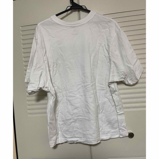 UNIQLO(ユニクロ)のユニクロ Billie Eilish Tシャツ ロゴTシャツ ホワイト レディースのトップス(Tシャツ(半袖/袖なし))の商品写真