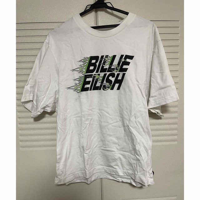 UNIQLO(ユニクロ)のユニクロ Billie Eilish Tシャツ ロゴTシャツ ホワイト レディースのトップス(Tシャツ(半袖/袖なし))の商品写真