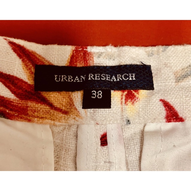 URBAN RESEARCH(アーバンリサーチ)のMA様専用□URBAN RESEARCH□ボタニカル柄サブリナ丈パンツ□M メンズのパンツ(その他)の商品写真