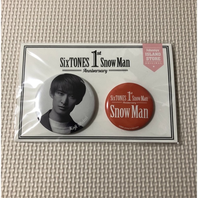 Snow Man(スノーマン)の向井康二　SnowMan 1周年グッズ 缶バッジ エンタメ/ホビーのタレントグッズ(アイドルグッズ)の商品写真