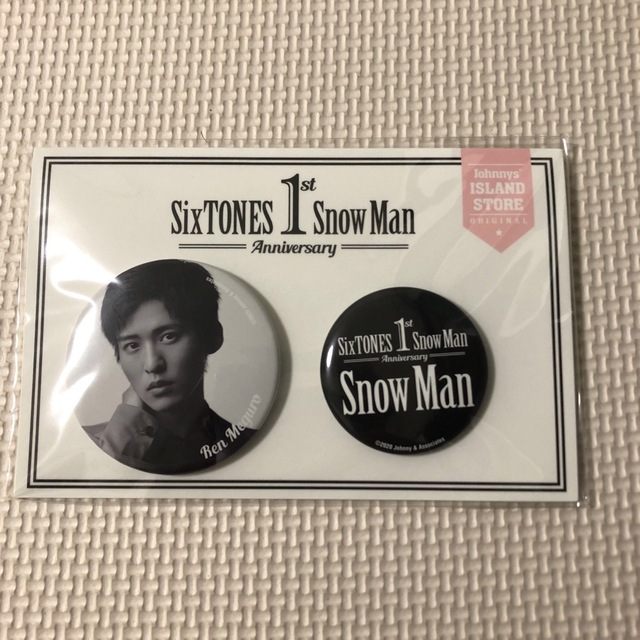 Snow Man(スノーマン)の目黒蓮　SnowMan 1周年グッズ 缶バッジ エンタメ/ホビーのタレントグッズ(アイドルグッズ)の商品写真
