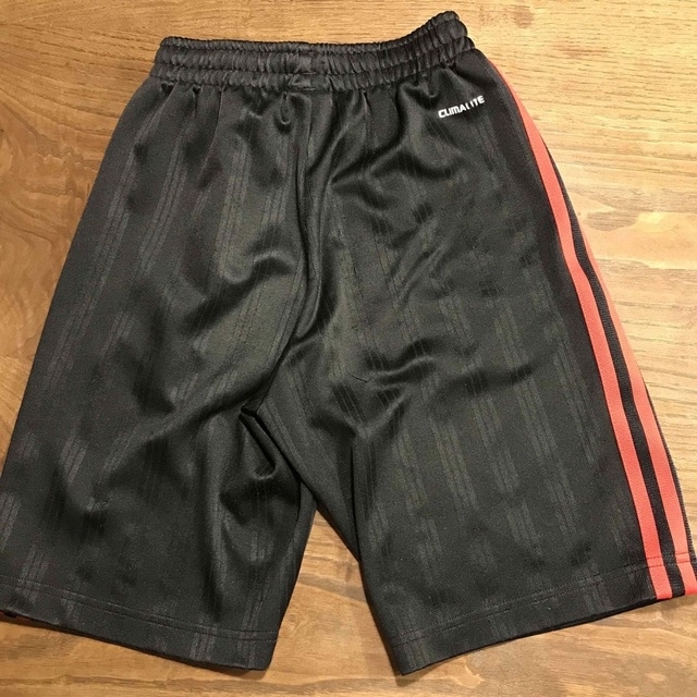 adidas(アディダス)のadidas 130  ハーフパンツ キッズ/ベビー/マタニティのキッズ服男の子用(90cm~)(パンツ/スパッツ)の商品写真