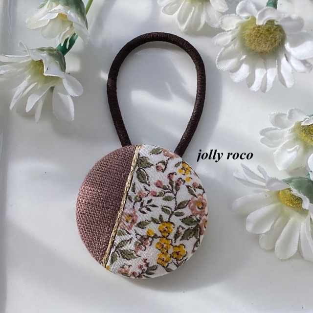くるみボタン　ヘアゴム　花柄 ハンドメイドのアクセサリー(ヘアアクセサリー)の商品写真