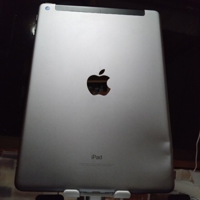 iPad - iPad 第6世代 スペースグレー 32GB Cellularモデル ※傷や打痕の