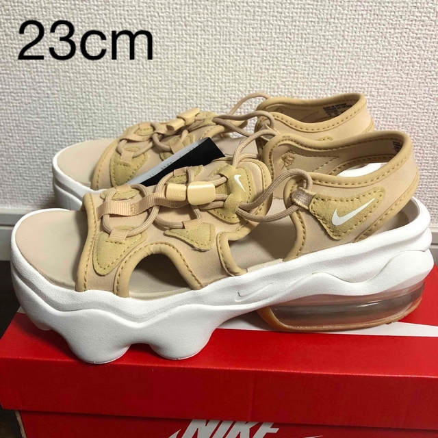 NIKE(ナイキ)のエアマックス ココ 23 ベージュ レディースの靴/シューズ(サンダル)の商品写真