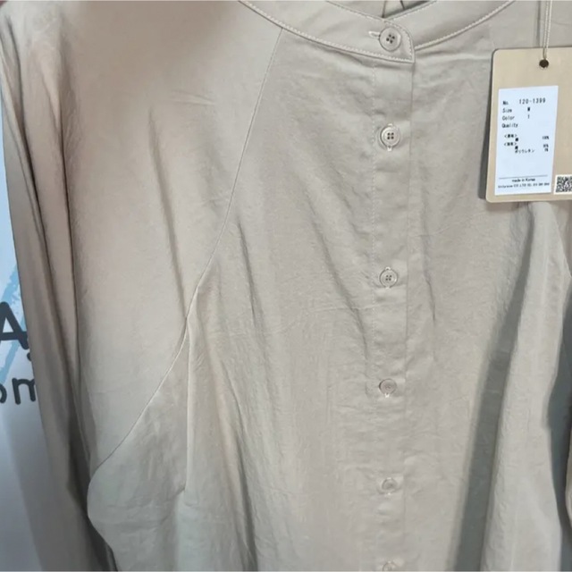 大吉様リブシャツベージュ レディースのトップス(シャツ/ブラウス(長袖/七分))の商品写真